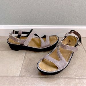 Size 9 (40) Naot Leather Sandals
